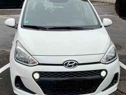 Weiß Gebraucht 2017 Hyundai i10 Classic Kleinwagen | 9.690 € (Etwas zu teuer)