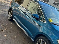 Blau Gebraucht 2021 VW Touran Highline Van / Kleinbus | 29.500 € (Fairer Preis)