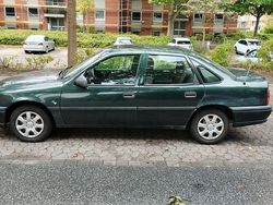 Grün Gebraucht 1995 Opel Vectra Limousine | 1.111 €