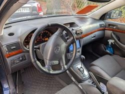 Blau Gebraucht 2005 Toyota Avensis Executive Kleinwagen | 3.850 € (Fairer Preis)