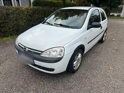 Weiß Gebraucht 2003 Opel Corsa Kleinwagen | 1.650 €