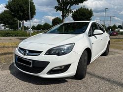 Weiß Gebraucht 2013 Opel Astra Selection Limousine | 5.100 € (Fairer Preis)