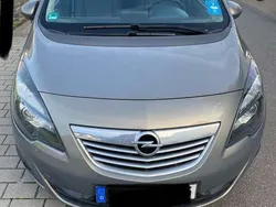 Silber Gebraucht 2011 Opel Meriva Design Edition Van / Kleinbus | 3.500 € (Teuer)