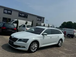 Weiß Gebraucht 2016 Skoda Superb Style Kombi | 12.990 € (Guter Preis)