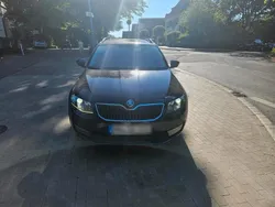 Schwarz Gebraucht 2014 Skoda Octavia Kombi | 6.200 € (Superpreis)