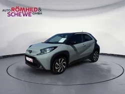 Urban khaki, dach mysticschwarz mica Neu 2024 Toyota Aygo Pulse Kleinwagen | 20.490 €