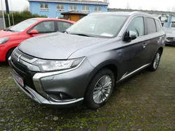 Grau Gebraucht 2019 Mitsubishi Outlander P-HEV SUV | 23.800 € (Fairer Preis)