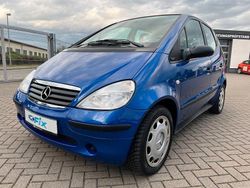 Blau Gebraucht 2000 Mercedes A140 Classic Van / Kleinbus | 3.199 € (Teuer)