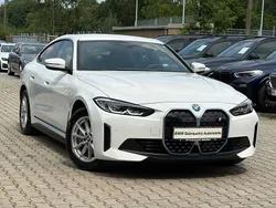 Weiß Gebraucht 2022 BMW i4 Sport Line Limousine | 32.900 € (Fairer Preis)