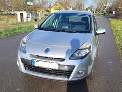 Silber Gebraucht 2010 Renault Clio II Limousine | 2.700 € (Fairer Preis)