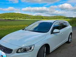 Weiß Gebraucht 2014 Volvo V60 Momentum Kombi | 10.999 € (Etwas zu teuer)