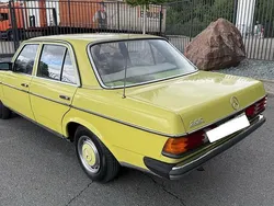 Gelb Gebraucht 1981 Mercedes 200 Limousine | 4.550 €