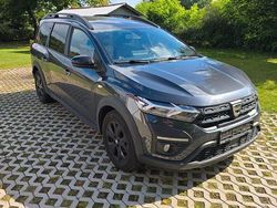 Grau Gebraucht 2022 Dacia Jogger Extreme Van / Kleinbus | 12.800 €