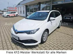 Weiß Gebraucht 2017 Toyota Auris Basis Kombi | 12.980 € (Etwas zu teuer)