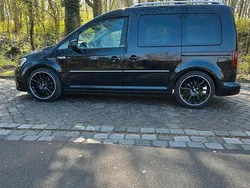 Schwarz Gebraucht 2015 VW Caddy Van / Kleinbus | 11.700 € (Fairer Preis)