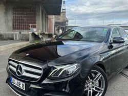 Schwarz Gebraucht 2017 Mercedes E220 AMG line Limousine | 22.999 € (Fairer Preis)