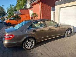 Grau Gebraucht 2012 Mercedes E200 Elegance Limousine | 13.000 € (Fairer Preis)