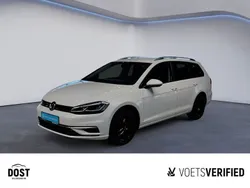 Weiß Gebraucht 2018 VW Golf VII Sound Kombi | 16.930 € (Fairer Preis)