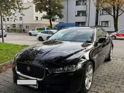 Schwarz Gebraucht 2015 Jaguar XE Pure Limousine | 12.000 € (Teuer)