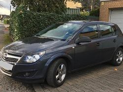 Grau Gebraucht 2009 Opel Astra Selection Kleinwagen | 3.200 € (Etwas zu teuer)