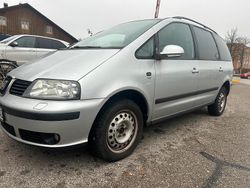 Silber Gebraucht 2010 Seat Alhambra Van / Kleinbus | 5.690 € (Fairer Preis)