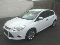 Weiß Gebraucht 2014 Ford Focus Limousine | 5.999 € (Fairer Preis)