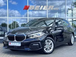 Schwarz (black sapphire metallic) Gebraucht 2023 BMW 118 Advantage Kleinwagen | 27.890 € (Fairer Preis)