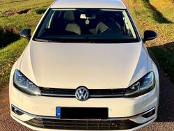 Weiß Gebraucht 2018 VW Golf VII Highline Kleinwagen | 17.000 € (Fairer Preis)