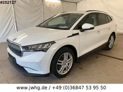 Weiss Gebraucht 2023 Skoda Enyaq iV Loft SUV | 24.490 € (Guter Preis)