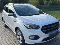 Weiß Gebraucht 2017 Ford Kuga ST-Line SUV | 17.500 € (Fairer Preis)