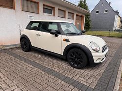 Weiß Gebraucht 2009 Mini Cooper Kleinwagen | 3.600 €