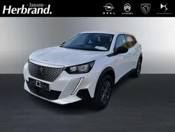 Lack weiss perlglänzend/typ au Gebraucht 2022 Peugeot e-2008 Active SUV | 18.390 € (Guter Preis)