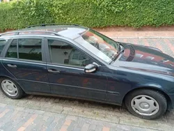 Schwarz Gebraucht 2003 Mercedes C220 Kombi | 900 €