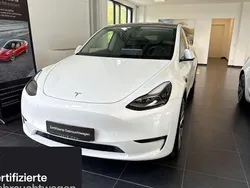 Weiß Gebraucht 2023 Tesla Model Y SUV | 32.800 € (Guter Preis)