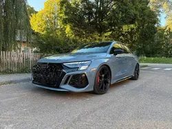 Blau Gebraucht 2022 Audi RS3 Ambiente Kleinwagen | 59.000 € (Etwas zu teuer)