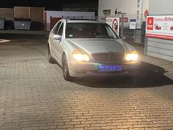 Silber Gebraucht 2002 Mercedes C180 Limousine | 2.500 € (Fairer Preis)