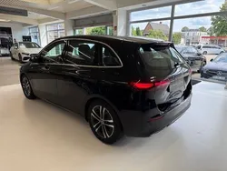 Schwarz Gebraucht 2024 Mercedes B200 Progressive Van / Kleinbus | 33.650 € (Etwas zu teuer)