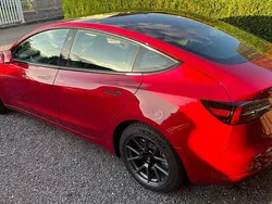 Rot Gebraucht 2022 Tesla Model 3 RWD Limousine | 29.500 € (Etwas zu teuer)