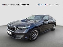 Sophistograu brillanteffekt me Gebraucht 2024 BMW 520 Sport Line Limousine | 41.855 € (Guter Preis)