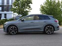Grau Gebraucht 2023 Audi Q4 e-tron Ambiente SUV | 52.500 €