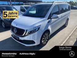 Arktikweiß Gebraucht 2022 Mercedes EQV300 Avantgarde Van / Kleinbus | 39.850 € (Guter Preis)