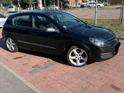 Schwarz Gebraucht 2004 Opel Astra Kleinwagen | 2.800 €
