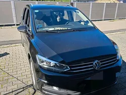 Schwarz Gebraucht 2016 VW Touran Van / Kleinbus | 17.500 € (Fairer Preis)