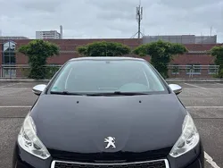 Schwarz Gebraucht 2014 Peugeot 208 Kleinwagen | 3.999 € (Fairer Preis)