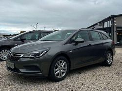 Grau Gebraucht 2016 Opel Astra Edition Kombi | 8.700 € (Etwas zu teuer)