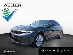 Black sapphire (schwarz) Gebraucht 2023 BMW 330e M Sport Limousine | 40.350 € (Fairer Preis)