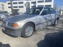 Silber Gebraucht 1993 BMW 318 Limousine | 2.799 €