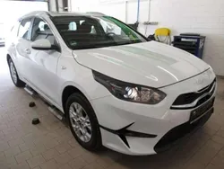 Weiß Gebraucht 2024 Kia Ceed Sportswagon Vision Kombi | 19.799 € (Guter Preis)