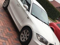 Weiß Gebraucht 2010 BMW 118 Lifestyle Kleinwagen | 6.290 € (Etwas zu teuer)