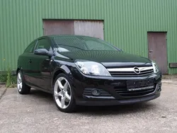 Schwarz metallic Gebraucht 2005 Opel Astra GTC Cosmo Limousine | 7.777 €